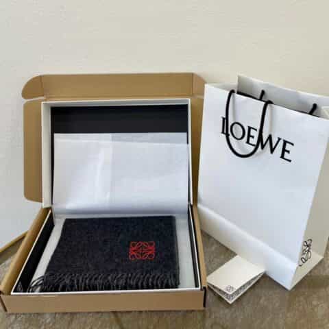 LOEWE罗意威羊毛绒男女同款围巾