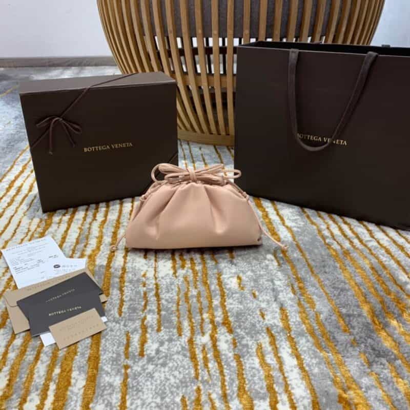 Bottega Veneta The Mini Pouch 云朵包 585852奶茶色