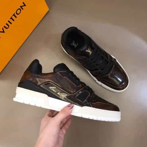 LV/路易威登    采用进口开边珠牛皮黑色开边珠Trainer运动鞋