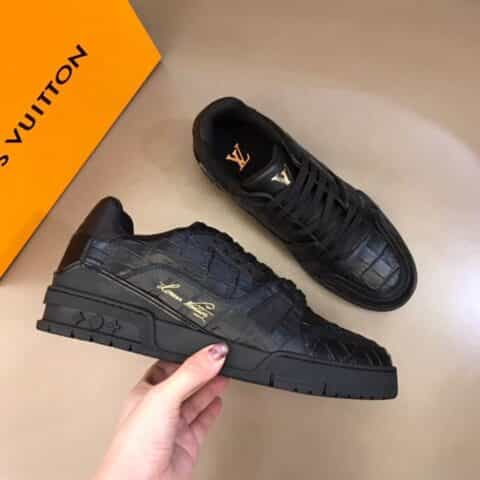 LV/路易威登    采用进口开边珠牛皮黑色开边珠Trainer运动鞋