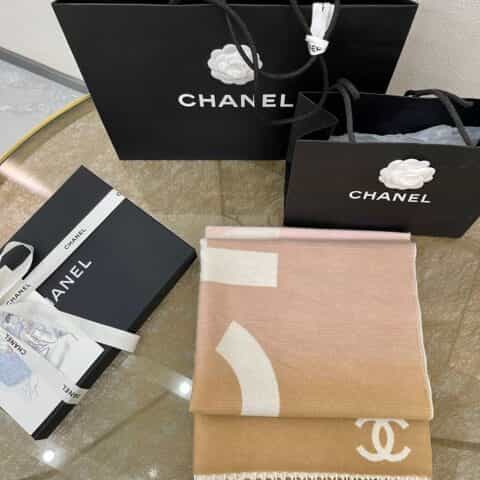 CHANEL香奈儿大字母Logo提花渐变色围巾