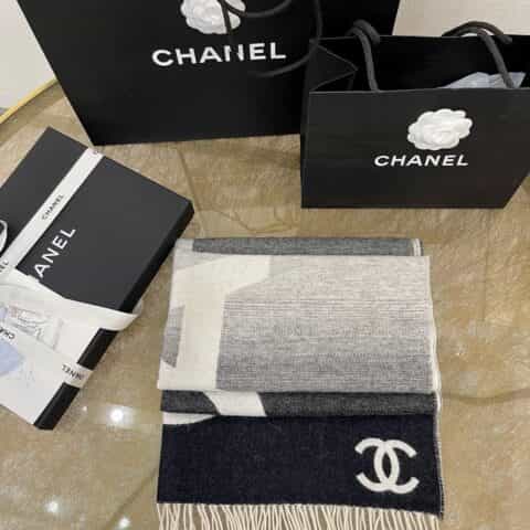CHANEL香奈儿大字母Logo提花渐变色围巾