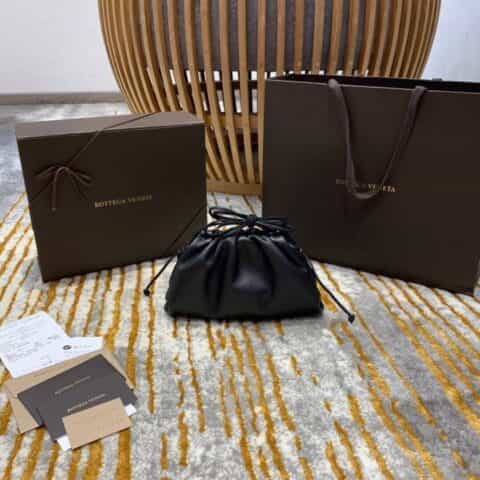 Bottega Veneta The Mini Pouch 云朵包 585852黑色