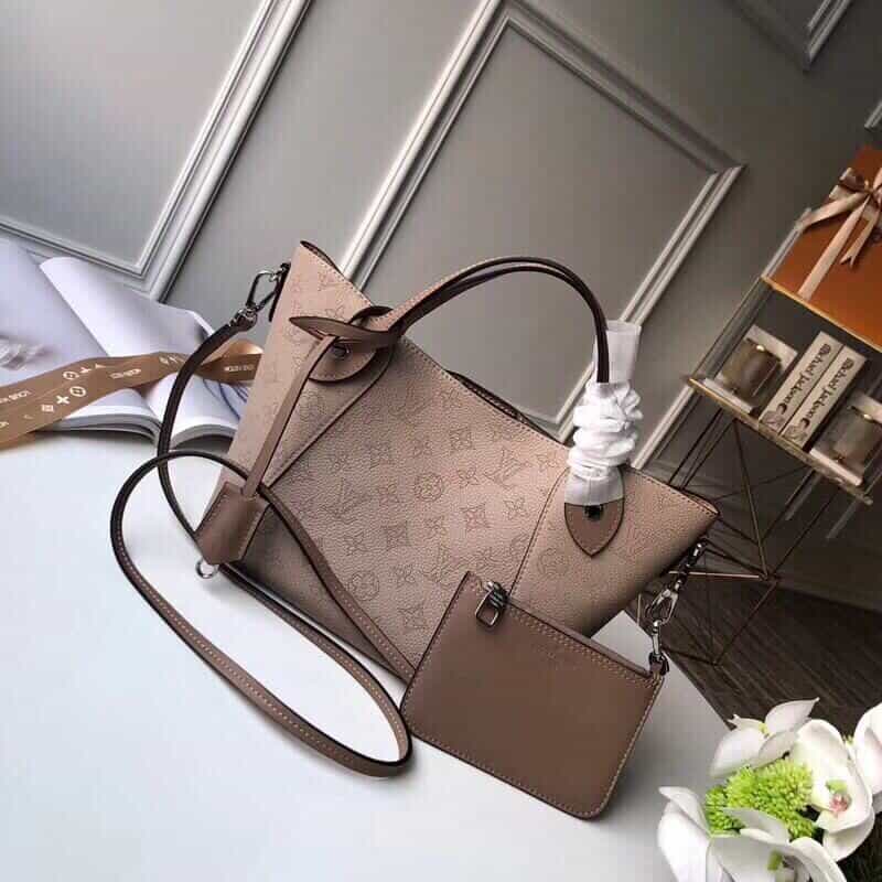 Louis Vuitton LV Hina bag M54351象灰色