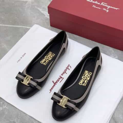 salvatore Ferraga*o  菲拉*慕VARA蝴蝶结圆头真皮拼接线条粗跟单鞋