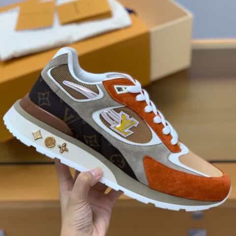 LV/路易威登   小牛皮制麂皮和 Monogram 帆布等混合材质经典 Run Away 运动鞋