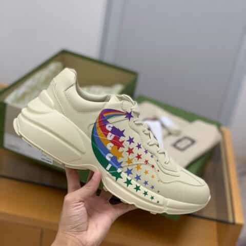 GUCCI古驰   象牙色皮革，配以Logo印花复古标识男女款复古运动鞋