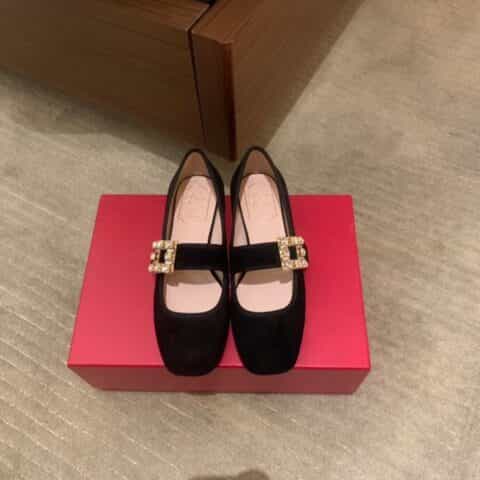 Roger Vivier   进口牛漆皮、韩国天鹅绒复古玛丽珍鞋