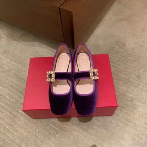 Roger Vivier   进口牛漆皮、韩国天鹅绒复古玛丽珍鞋