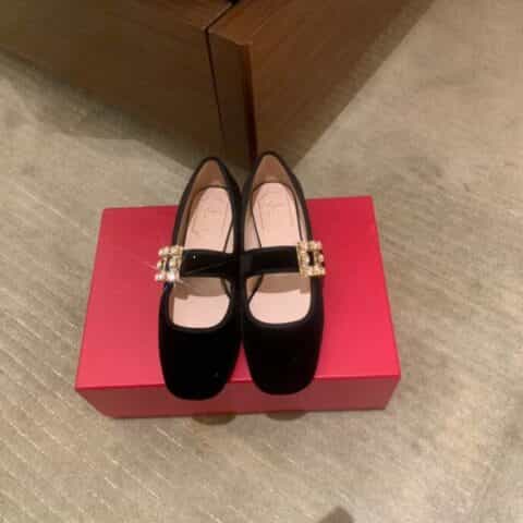 Roger Vivier   进口牛漆皮、韩国天鹅绒复古玛丽珍鞋