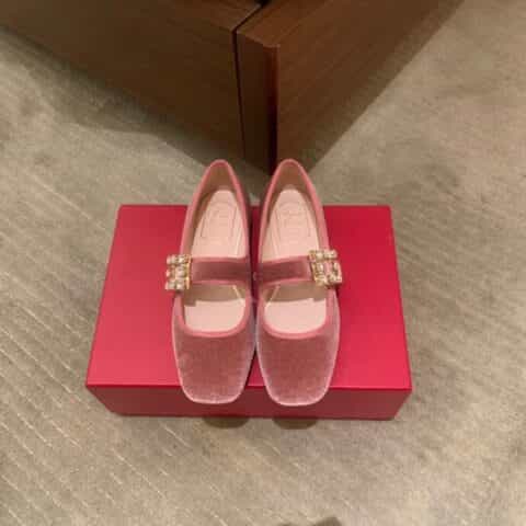 Roger Vivier   进口牛漆皮、韩国天鹅绒复古玛丽珍鞋