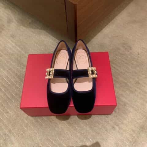 Roger Vivier   进口牛漆皮、韩国天鹅绒复古玛丽珍鞋