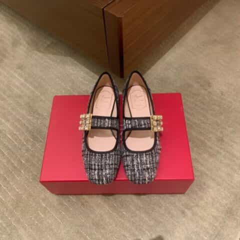 Roger Vivier   进口牛漆皮、韩国天鹅绒复古玛丽珍鞋