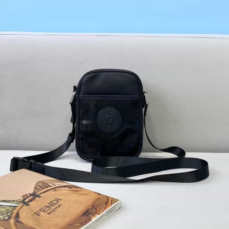 FENDI芬迪中性款小型斜跨包0188