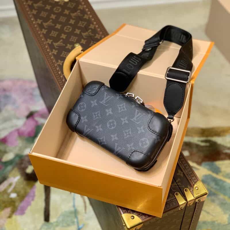 Louis Vuitton LV Horizon Clutch M45579