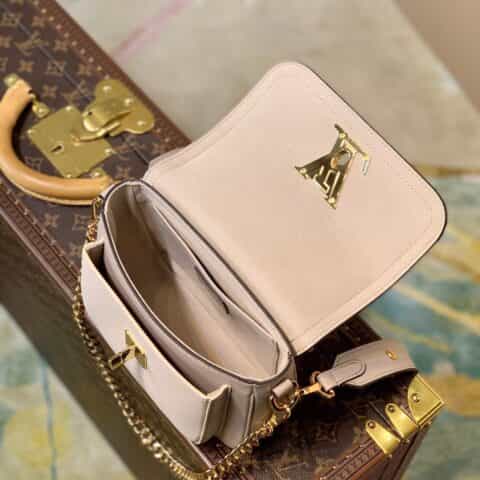 Louis Vuitton LV Lockme Tender cross-body bag M58554灰褐色