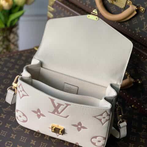 Louis Vuitton LV Pochette Metis 邮差包 M45596奶白色