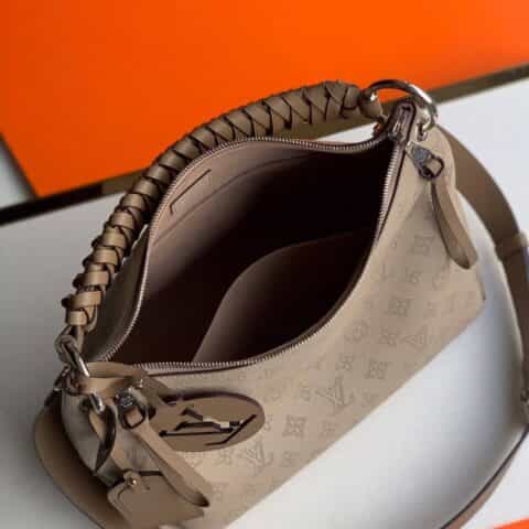 Louis Vuitton LV Beaubourg Hobo MM bag M56084象灰色