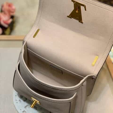 Louis Vuitton LV Lockme Chain bag M57072灰褐色