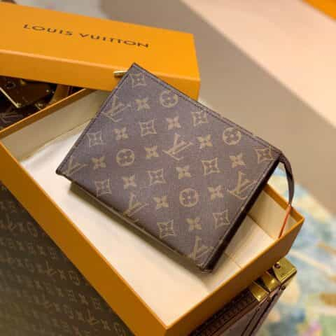 Louis Vuitton LV Toiletry Pouch 19 M47544