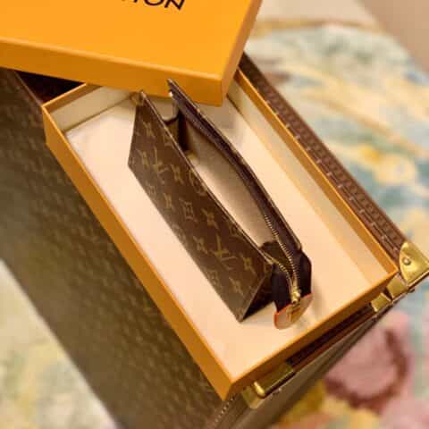 Louis Vuitton LV Toiletry Pouch 15 M47546