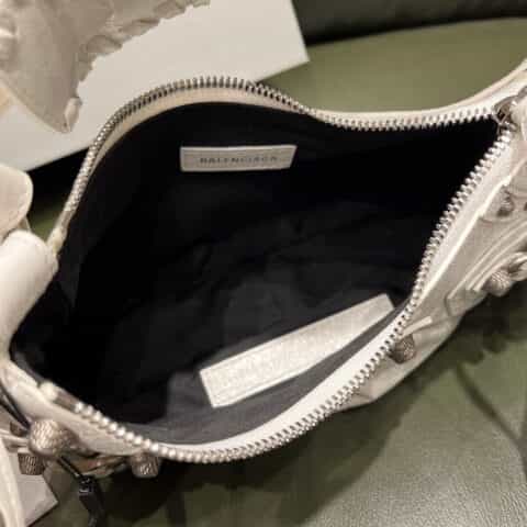 Balenciaga Le Cagole 26 月牙包 671309奶白色