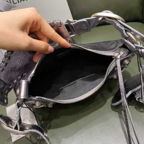 Balenciaga Le Cagole 26 月牙包 671309银色
