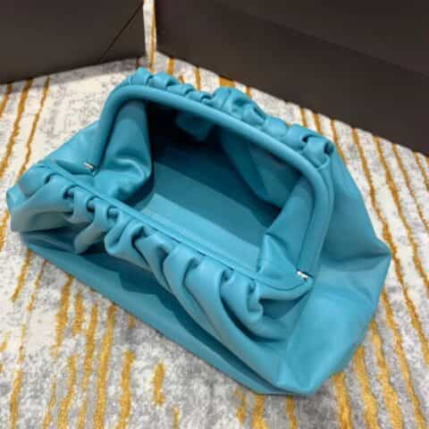 Bottega Veneta The Pouch 40 云朵包 576227油画蓝