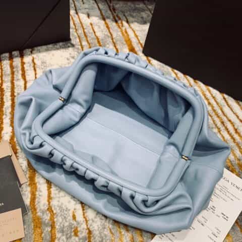 Bottega Veneta The Pouch 40 云朵包 576227冰蓝色