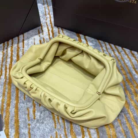 Bottega Veneta The Pouch 40 云朵包 576227蛋黄（木薯色）
