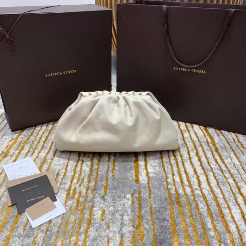 Bottega Veneta The Pouch 40 云朵包 576227白色