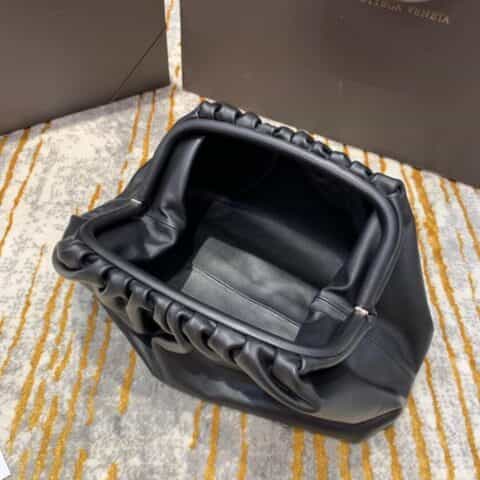 Bottega Veneta The Pouch 40 云朵包 576227黑色