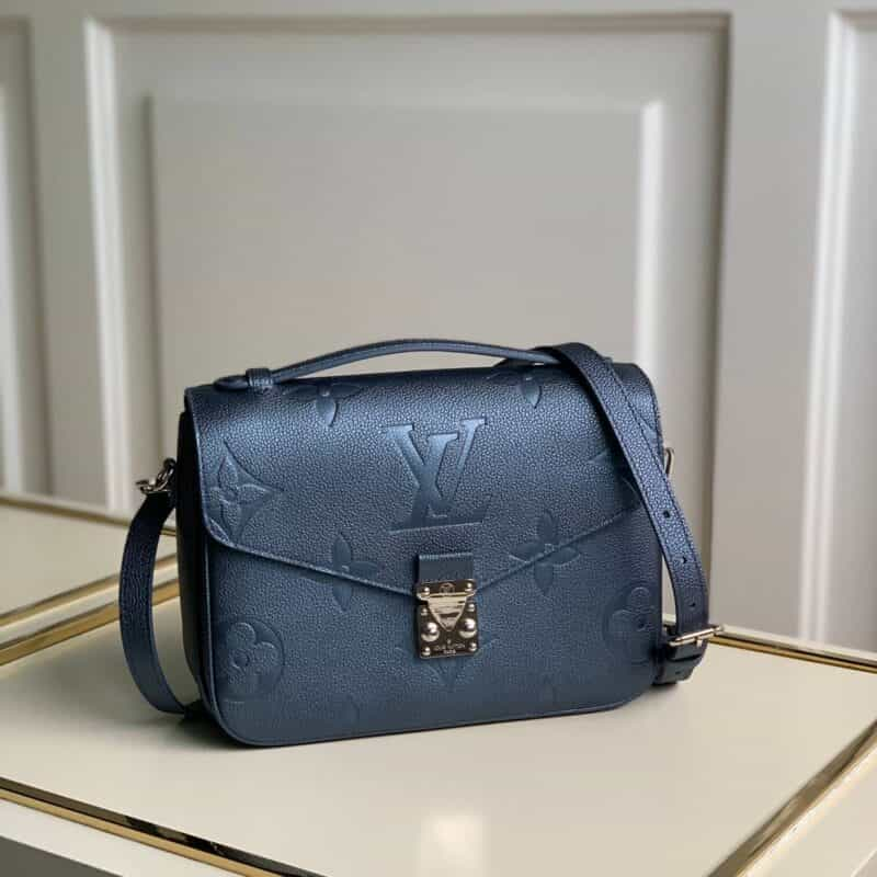 lv pochette metis blue