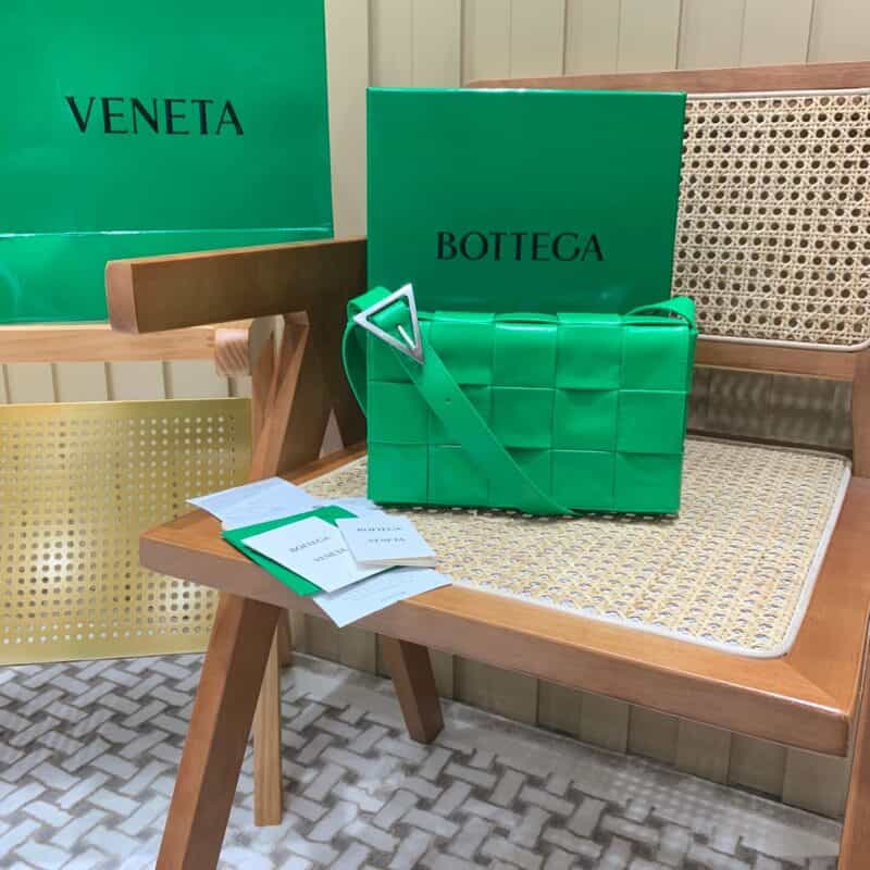 Bottega Veneta Cassette油蜡皮编织五格长方包 667298鹦鹉绿