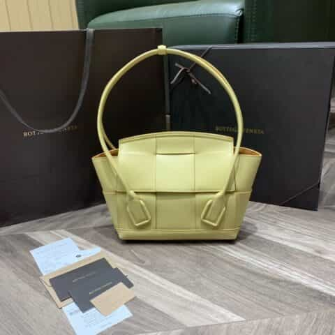 Bottega Veneta The Arco 33 Bag 575943平纹木薯色