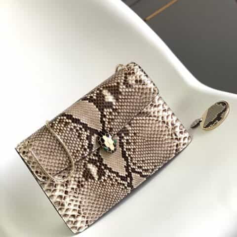 BVLGARI宝格丽Serpenti Forever系列浅浮雕星辰亮面蟒蛇皮肩背包281733