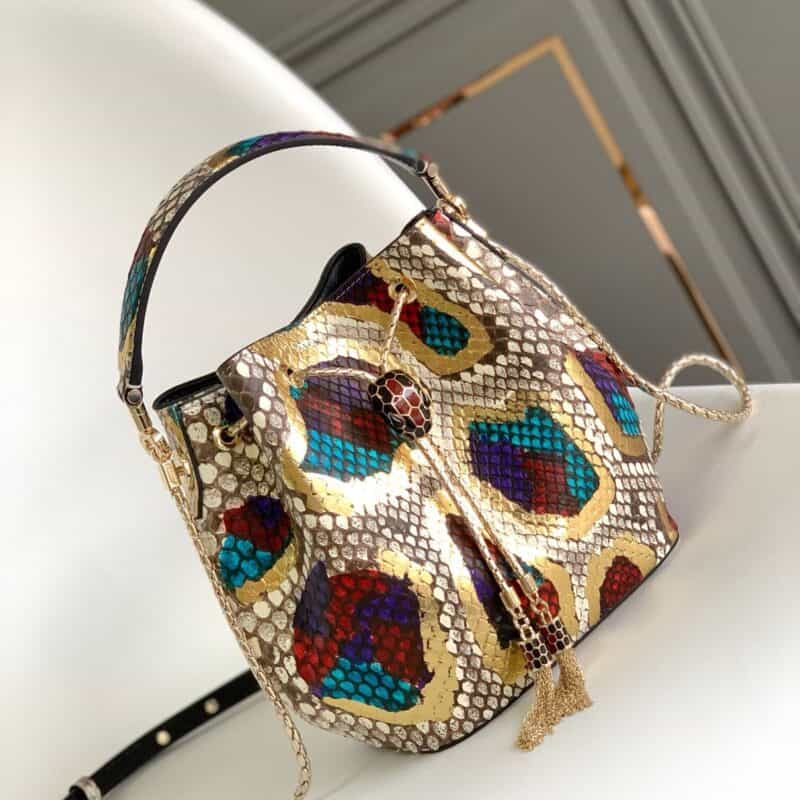 BVLGARI宝格丽白玛瑙炫彩“Lunar "蟒蛇皮水桶包287436