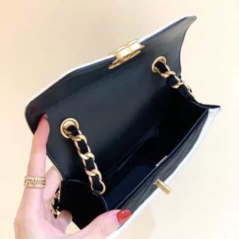 Chanel 21K 丝绒复古马鞍包 黑白
