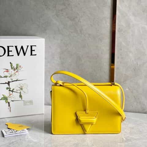 LOEWE罗意威 Barcelona 巴塞罗三角包 0662黄