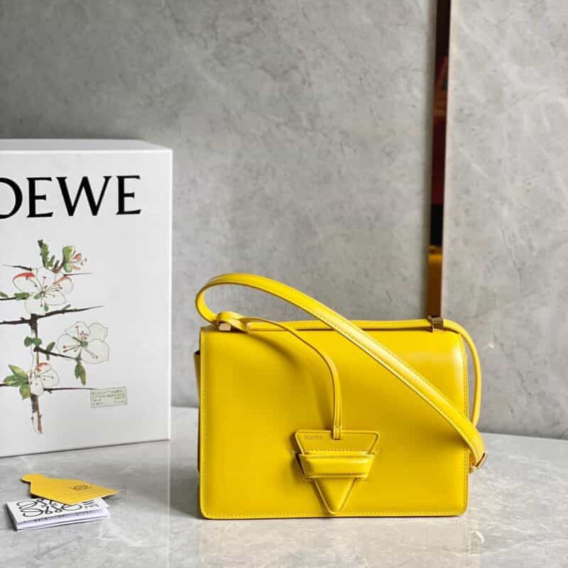 LOEWE罗意威 Barcelona 巴塞罗三角包 0662黄