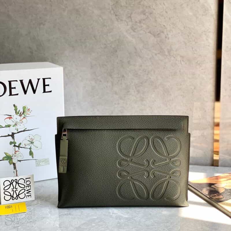 LOEWE罗意威 最新颗粒纹T pouch 系列手包 0219橄榄绿
