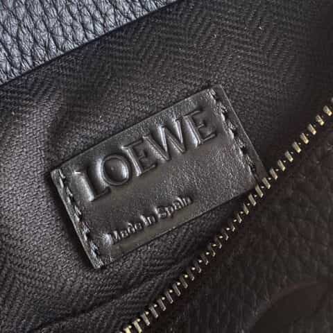 LOEWE罗意威 最新颗粒纹T pouch 系列手包 0219黑色
