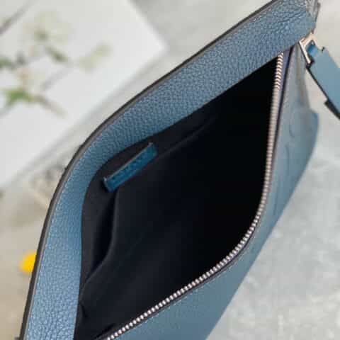 LOEWE罗意威 最新颗粒纹T pouch 系列手包 0219蓝色