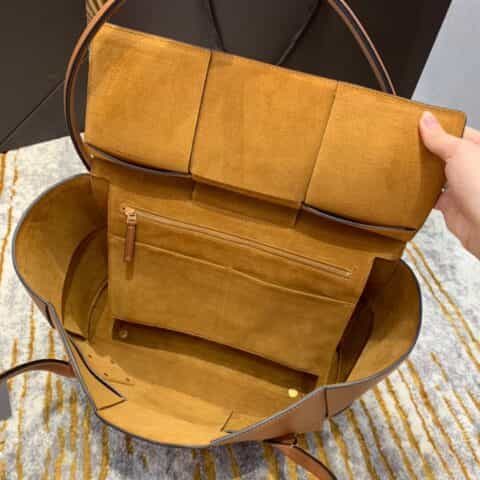 Bottega Veneta Medium Arco 48 Bag 598244平纹焦糖色