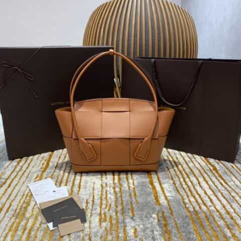 Bottega Veneta Medium Arco 48 Bag 598244平纹焦糖色