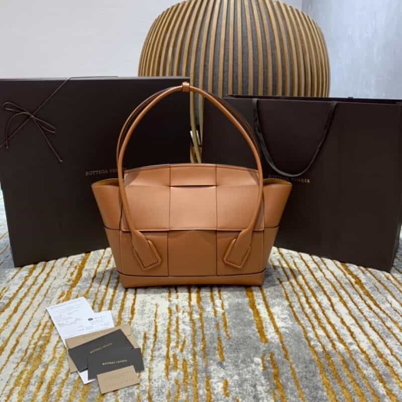 Bottega Veneta Medium Arco 48 Bag 598244平纹焦糖色
