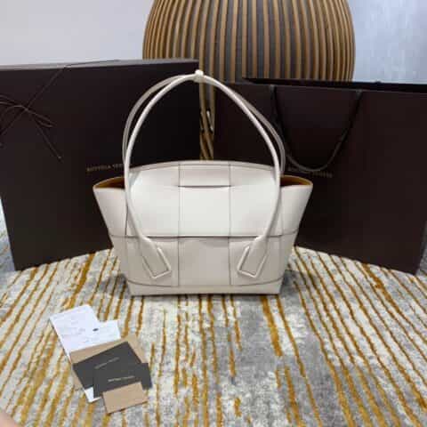 Bottega Veneta Medium Arco 48 Bag 598244平纹白色