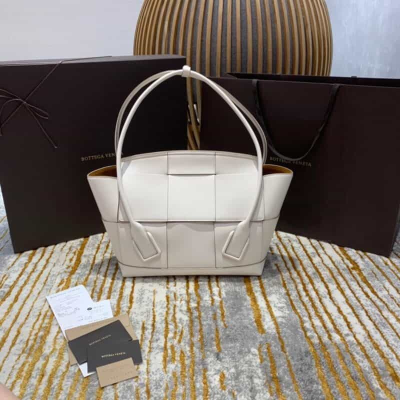 Bottega Veneta Medium Arco 48 Bag 598244平纹白色