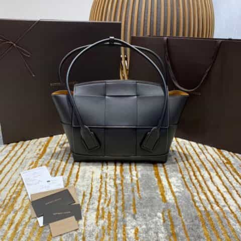 Bottega Veneta Medium Arco 48 Bag 598244平纹黑色