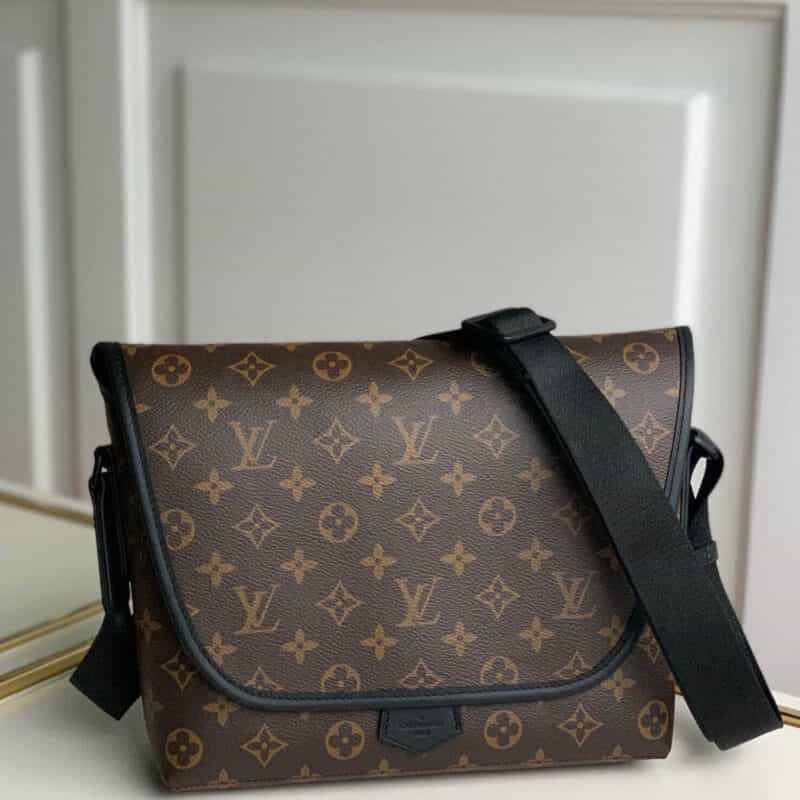 Louis Vuitton LV Magnetic Messenger M45557